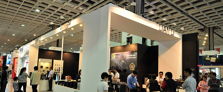 default thumb LIAN-LI and Lancool at COMPUTEX 2012