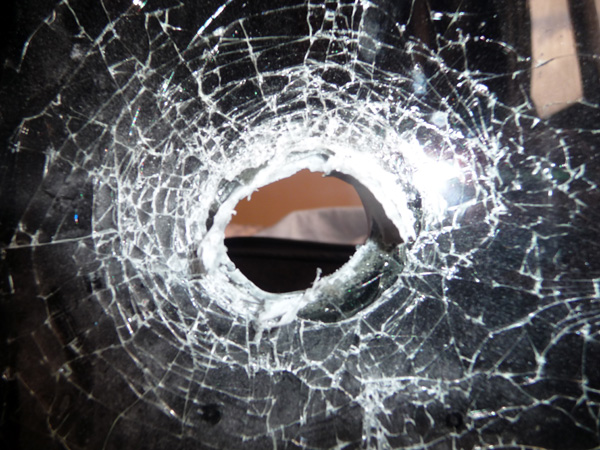 15dec9iabfget 15dec9iabfget ดับอนาจจ่อยิง MacBook 3 นัดตายคาที่