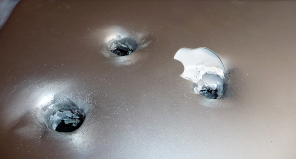 15dec9iu9bw4t 15dec9iu9bw4t ดับอนาจจ่อยิง MacBook 3 นัดตายคาที่