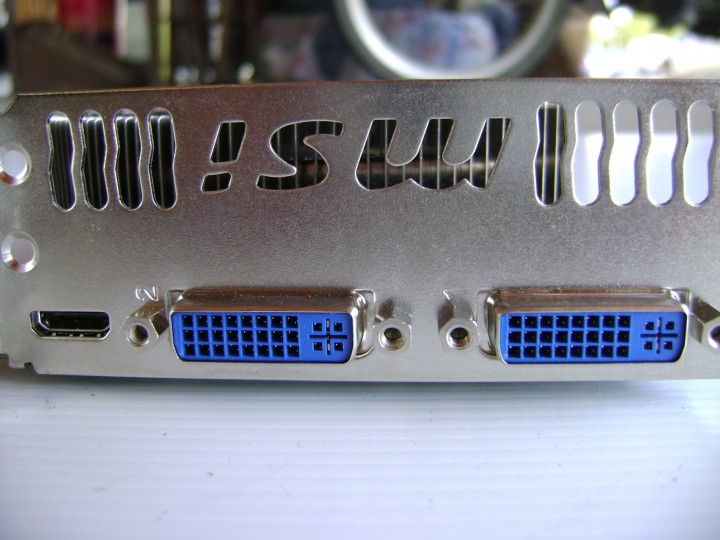 dsc04807 720x540 msi N460GTX Cyclone 768D5 OC EDITION