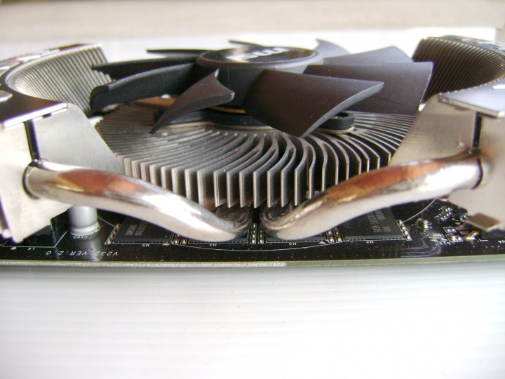 dsc04809 720x540 msi N460GTX Cyclone 768D5 OC EDITION