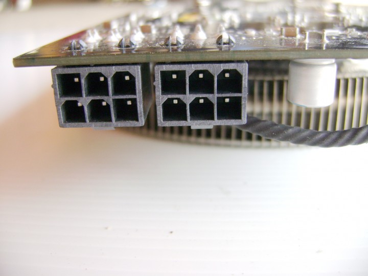 dsc04811 720x540 msi N460GTX Cyclone 768D5 OC EDITION