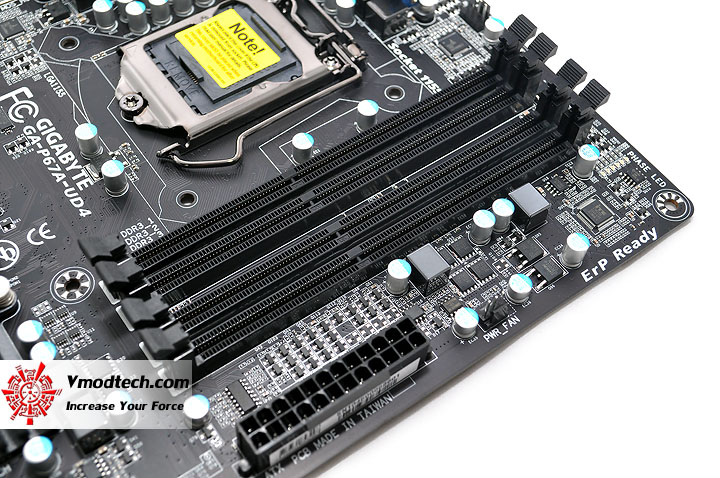 dsc 0265 GIGABYTE P67A UD4 Motherboard Review