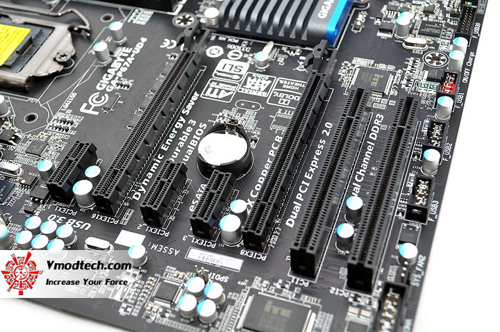 dsc 0266 GIGABYTE P67A UD4 Motherboard Review