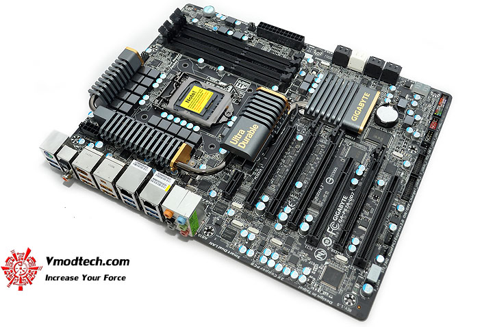 dsc 0123 GIGABYTE P67A UD7 Motherboard Review
