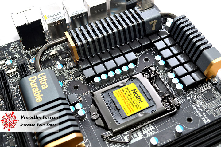 dsc 0126 GIGABYTE P67A UD7 Motherboard Review