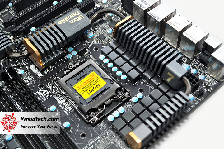 dsc 0127 GIGABYTE P67A UD7 Motherboard Review