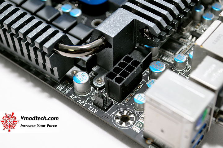 dsc 0128 GIGABYTE P67A UD7 Motherboard Review