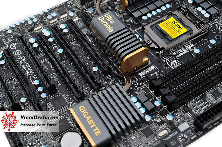 dsc 0131 GIGABYTE P67A UD7 Motherboard Review