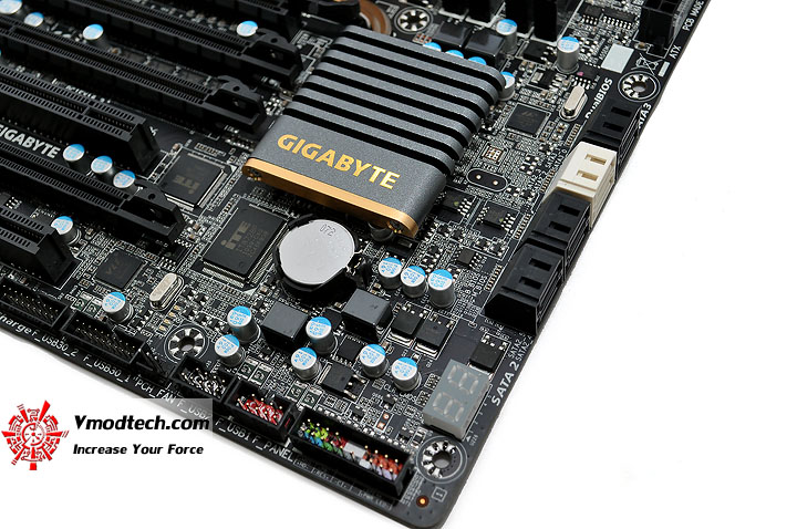 dsc 0134 GIGABYTE P67A UD7 Motherboard Review