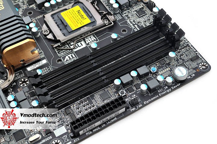 dsc 0136 GIGABYTE P67A UD7 Motherboard Review