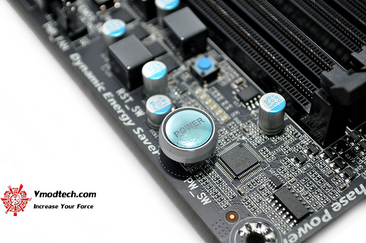 dsc 0137 GIGABYTE P67A UD7 Motherboard Review