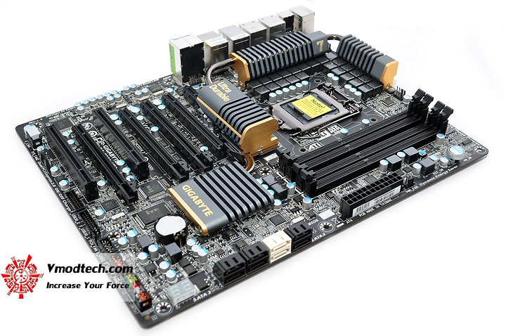 dsc 0141 GIGABYTE P67A UD7 Motherboard Review