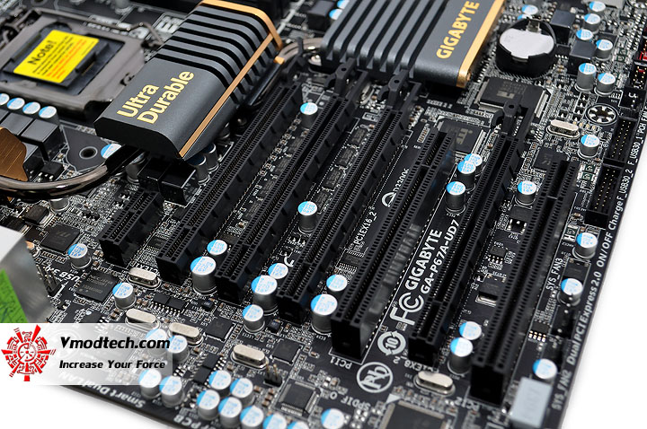 dsc 0138 GIGABYTE P67A UD7 Motherboard Review