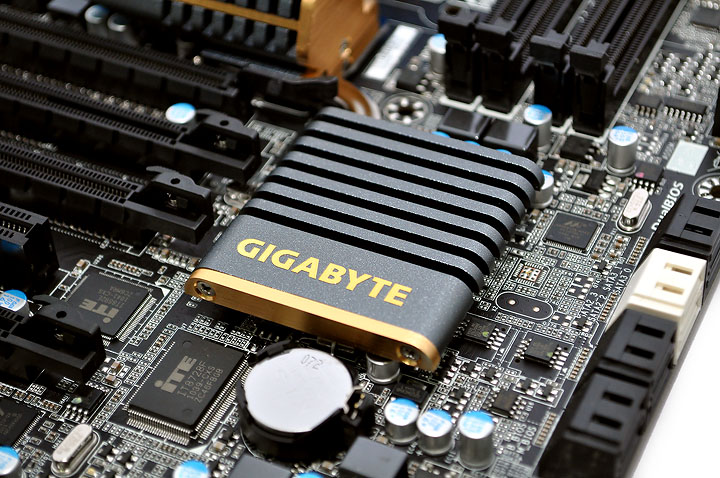 dsc 0133 GIGABYTE P67A UD7 Motherboard Review
