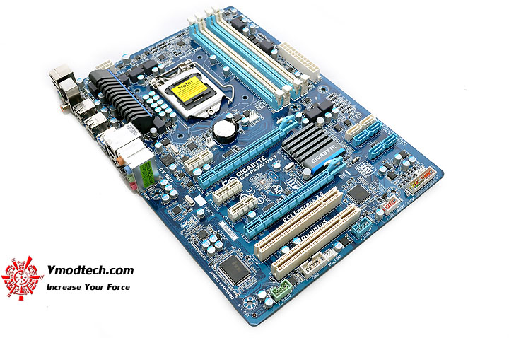 dsc 0004 GIGABYTE P67A UD3 Motherboard Review