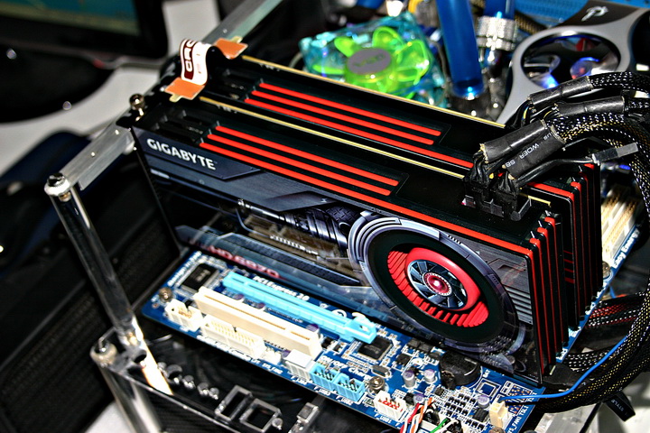 img 0325 AMD Radeon HD6870 Crossfire X Review