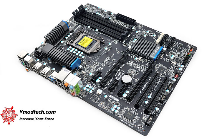 dsc 0004 GIGABYTE P67A UD3P Motherboard Review