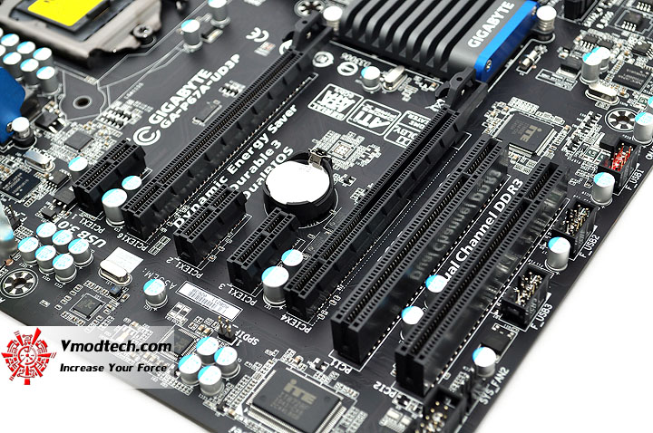 dsc 0012 GIGABYTE P67A UD3P Motherboard Review