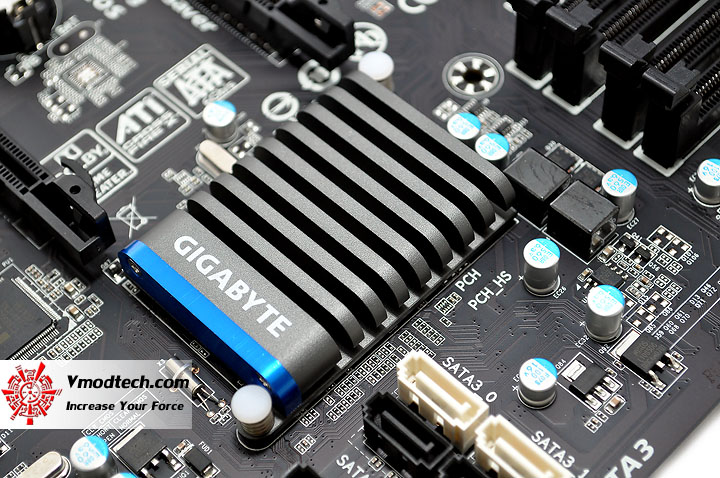 dsc 0013 GIGABYTE P67A UD3P Motherboard Review