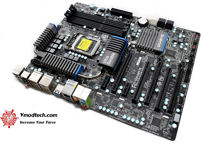 dsc_0004 dsc 0004 GIGABYTE P67A UD5 Motherboard Review