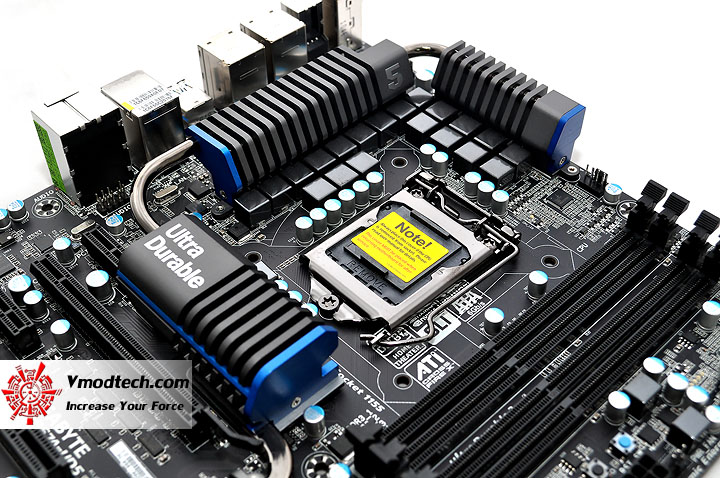 dsc 0007 GIGABYTE P67A UD5 Motherboard Review