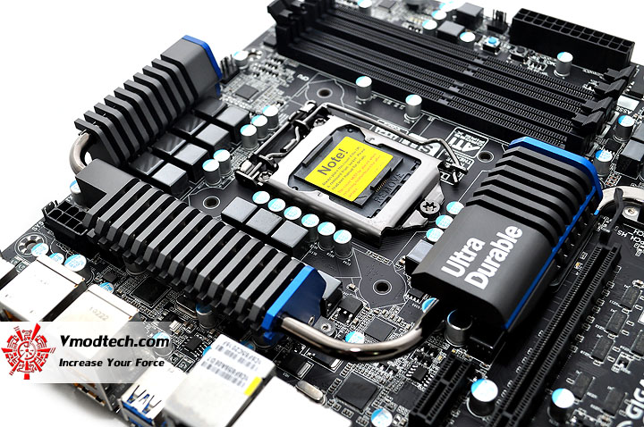 dsc 0008 GIGABYTE P67A UD5 Motherboard Review