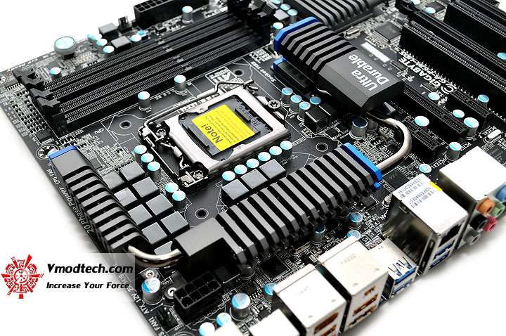 dsc 0010 GIGABYTE P67A UD5 Motherboard Review