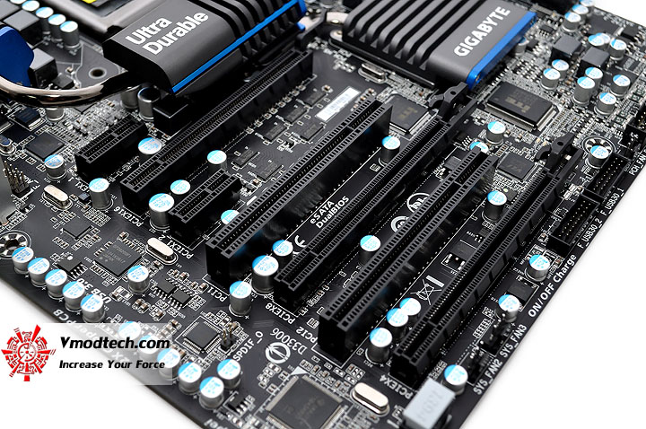 dsc 0014 GIGABYTE P67A UD5 Motherboard Review