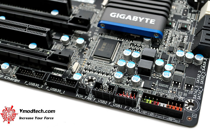 dsc 0016 GIGABYTE P67A UD5 Motherboard Review