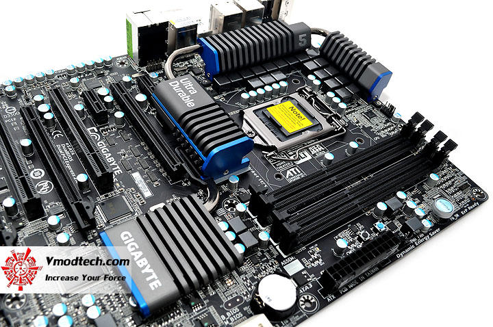 dsc 0018 GIGABYTE P67A UD5 Motherboard Review