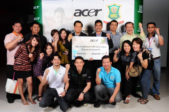 ktr 6945 เอเซอร์ ร่วมกับ สโมสรอาร์มี่ ยูไนเต็ด  ส่งคลื่นน้ำใจช่วยผู้ประสบภัยภาคใต้และชาวญี่ปุ่น 