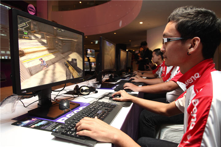 202 เบ็นคิวเอาใจเกมส์เมอร์มือโปรส่งจอ LED สองรุ่นลุยตลาด