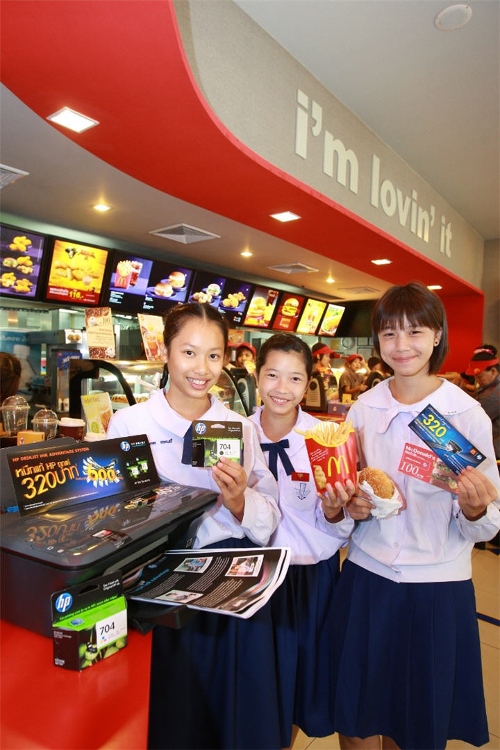 students_3 students 3 เอชพีจับมือแมคโดนัลด์เขย่าตลาดคอนซูเมอร์ นำเสนอความร่วมมือทางการตลาด ภายใต้แนวคิด “Enjoy with Your School Life”