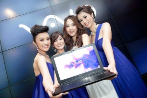 group 2 300x199 บรรยากาศงานเปิดตัวสุดยอดโน๊ตบุ๊คขนาดพกพาทรงประสิทธิภาพ SONY VAIO Z Series