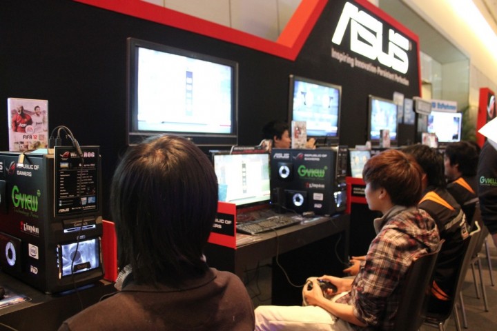 fifa outside the field 720x480 เอซุส มอบรางวัลแก่ผู้ชนะการแข่งขันในงาน BIG Festival หรือ Bangkok International Game Festival 2011 