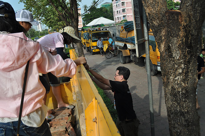 dsc_0014 dsc 0014 Vmodtech.com ออกช่วยสุนัขที่ประสบภัยน้ำท่วม