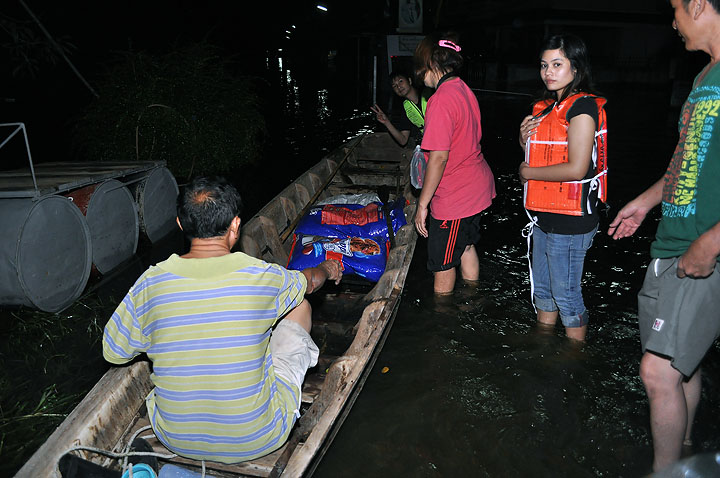 dsc 0118 Vmodtech.com ออกช่วยสุนัขที่ประสบภัยน้ำท่วม