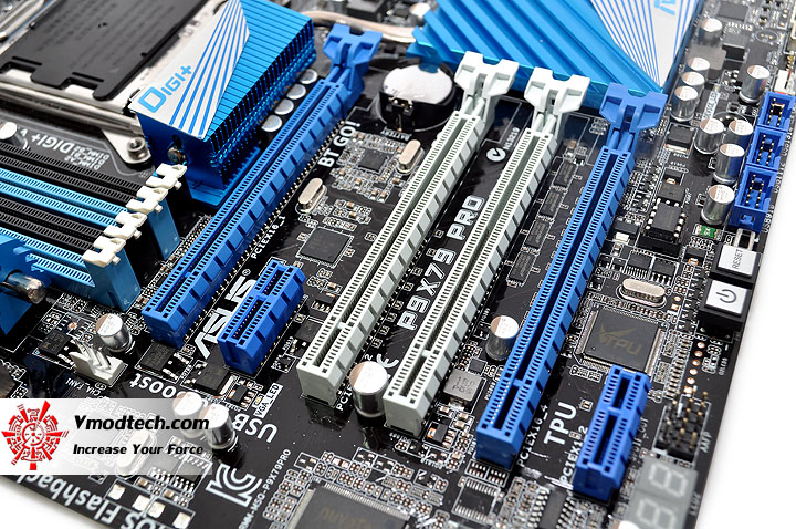 dsc 0058 ASUS P9X79 PRO Motherboard Review