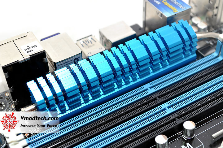 dsc 0092 ASUS P9X79 PRO Motherboard Review