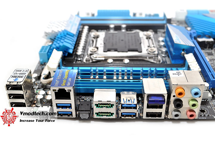 dsc 0094 ASUS P9X79 PRO Motherboard Review