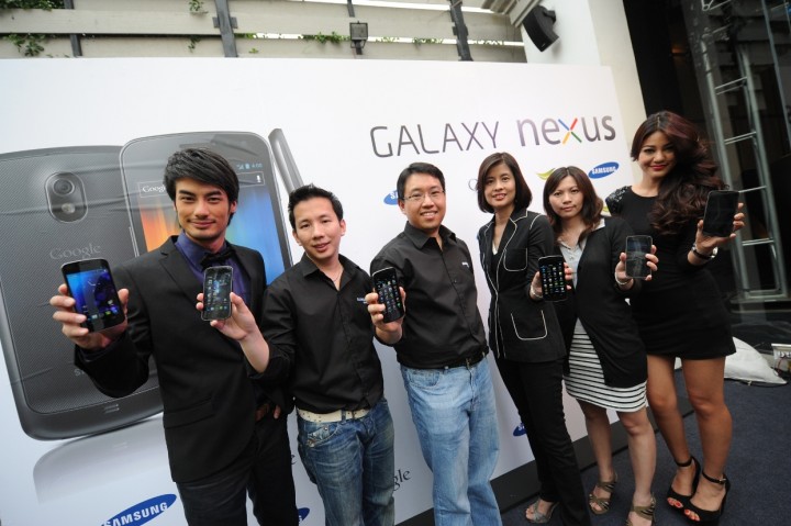 e0b89ce0b8b9e0b989e0b89ae0b8a3e0b8b4e0b8abe0b8b2e0b8a3e0b88be0b8b1e0b8a1e0b88be0b8b8e0b887e0b981e0b8a5e0b8b0e0b980e0b8ade0b984e0b8ad e0b89ce0b8b9e0b989e0b89ae0b8a3e0b8b4e0b8abe0b8b2e0b8a3e0b88be0b8b1e0b8a1e0b88be0b8b8e0b887e0b981e0b8a5e0b8b0e0b980e0b8ade0b984e0b8ad 720x479 ซัมซุงจับมือกูเกิลเปิดตัวสุดยอดสมาร์ทโฟนที่ทั้งโลกรอคอย ซัมซุง กาแล็คซี่ เน็กซัส สมาร์ทโฟนรุ่นแรกของโลกบนระบบปฏิบัติการแอนดรอยด์ 4.0 ไอศครีม แซนด์วิช พร้อมแพ็คเกจพิเศษจากเอไอเอส