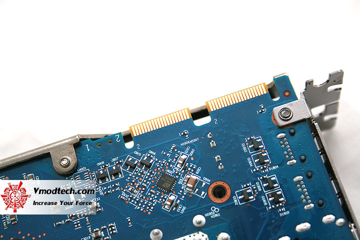 img 8730 Gigabyte AMD Radeon HD7950 Review