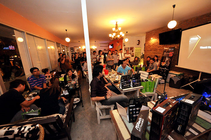 25 ASRock Thank You Party : 555 Chilly at Night