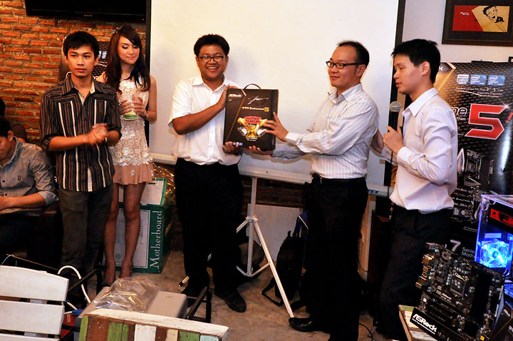 26 ASRock Thank You Party : 555 Chilly at Night