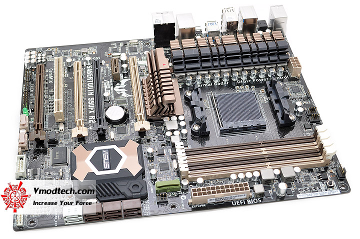dsc 0210 ASUS SABERTOOTH 990FX R2.0 Motherboard Review