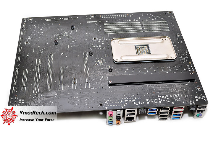 dsc 0214 ASUS SABERTOOTH 990FX R2.0 Motherboard Review