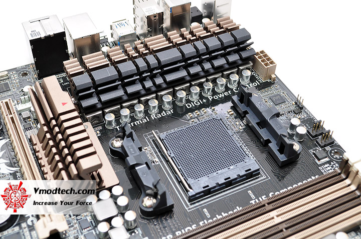 dsc 0217 ASUS SABERTOOTH 990FX R2.0 Motherboard Review