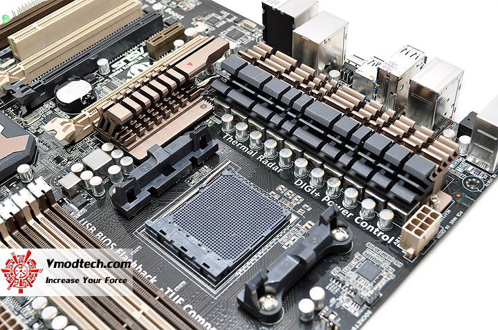 dsc 0219 ASUS SABERTOOTH 990FX R2.0 Motherboard Review