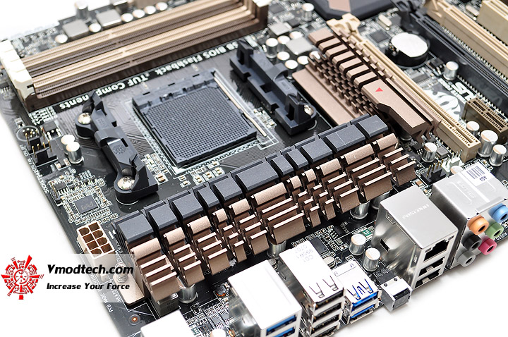 dsc 0226 ASUS SABERTOOTH 990FX R2.0 Motherboard Review